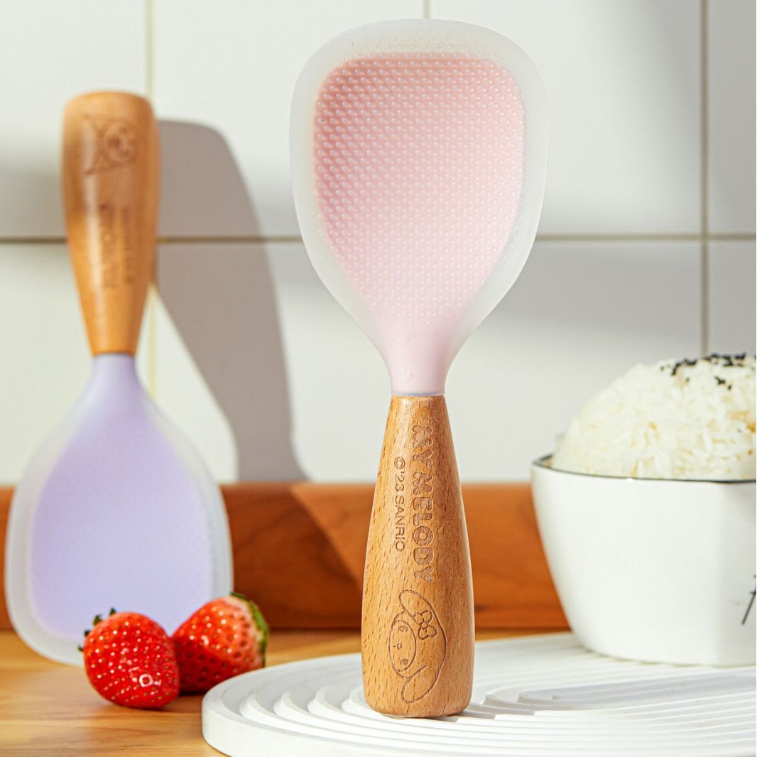 東莞<a href='http://www.mhyyy.cn/Products/shuangseguijiaoweizu.html' class='keys' title='點擊查看關于硅膠制品廠的相關信息' target='_blank'>硅膠制品廠</a>:硅膠餐具與塑膠日用品它們的區(qū)別 東莞硅膠制品廠:硅膠餐具與塑膠日用品它們的區(qū)別